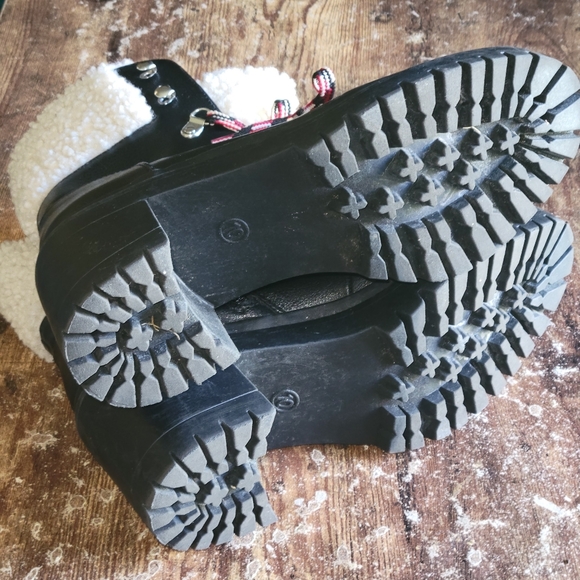 Heeled boot - Picture 3 of 8